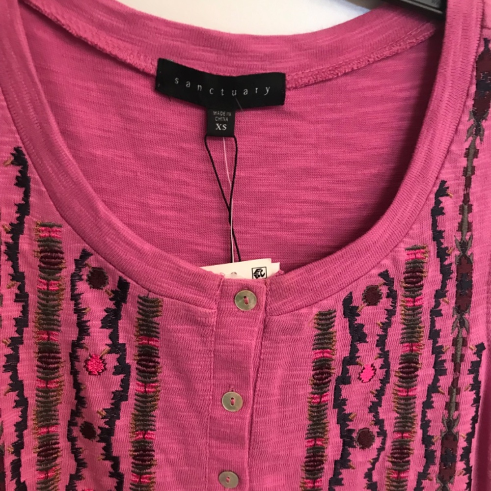 Sanctuary sleeveless embroidered magenta top